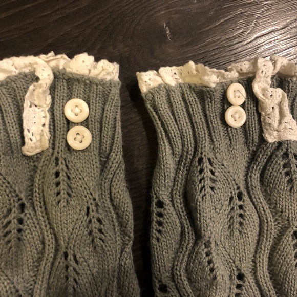 Gray Knitted Boot-cuffs With Lace Trims - Picture 3 of 3